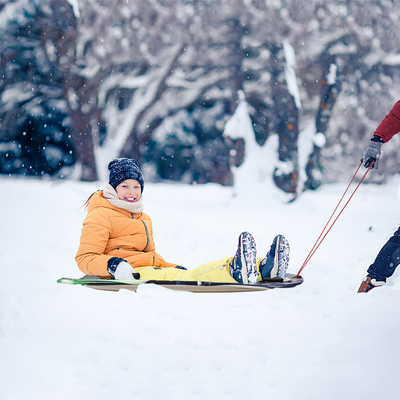 Snowboard para niños con mango y cuerda de espuma azul trineo de nieve de plástico para la venta de invierno caliente