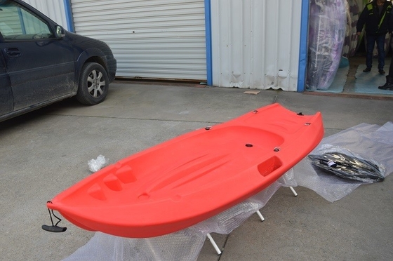 Compacto y ligero 1.8M verde solo sentado en la parte superior del kayak para una fácil maniobra
