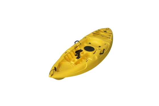 Una sola persona sentada en la parte superior del kayak de pesca para turismo y turismo